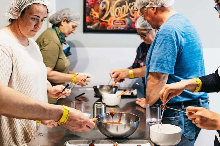 Praktisk belgisk chokladtillverkning i Bryssel, skapa praliner och chokladkakor, foto 15 | wizardtrip