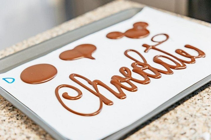 Praktisk belgisk chokladtillverkning i Bryssel, skapa praliner och chokladkakor, foto 17 | wizardtrip