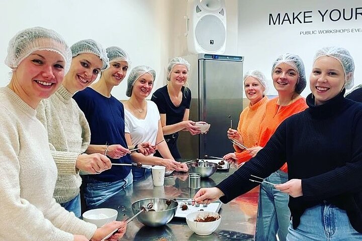 Praktisk belgisk chokladtillverkning i Bryssel, skapa praliner och chokladkakor, foto 20 | wizardtrip