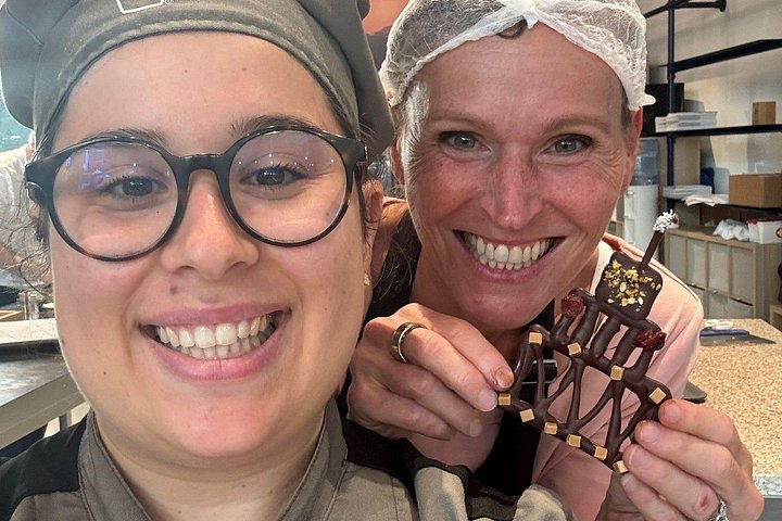 Praktisk belgisk chokladtillverkning i Bryssel, skapa praliner och chokladkakor, foto 28 | wizardtrip