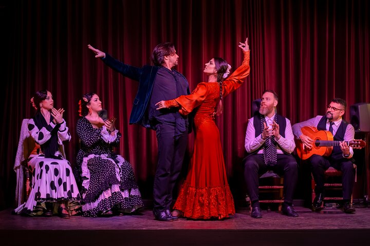Passionerede flamenco dansere optræder i det historiske Dalmases Palads, Barcelona, foto 7 | wizardtrip