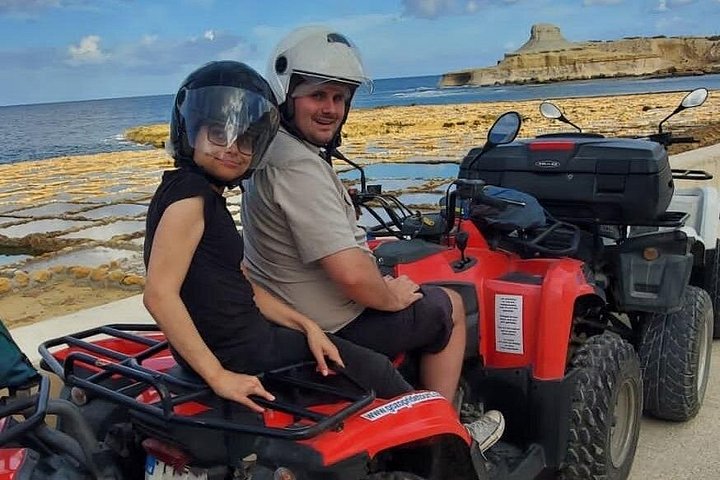 ゴゾ島の海岸線、湾、ランドマークを巡る爽快なクワッドバイクツアー、写真7 | wizardtrip