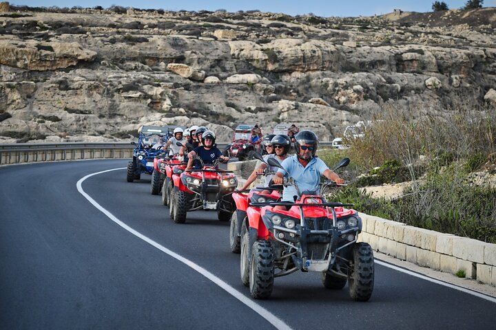 ゴゾ島の海岸線、湾、ランドマークを巡る爽快なクワッドバイクツアー、写真8 | wizardtrip