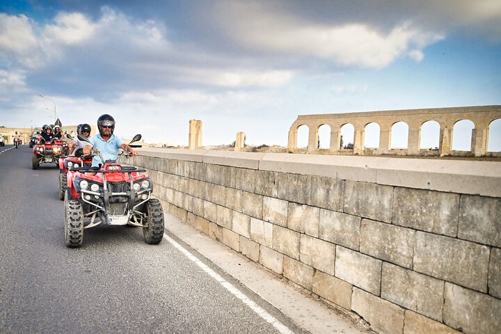 ゴゾ島の海岸線、湾、ランドマークを巡る爽快なクワッドバイクツアー、写真13 | wizardtrip
