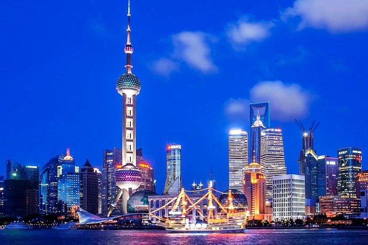 Shanghai Night River Cruise Tour with Xinjiang Style Dining Experience | wizardtrip