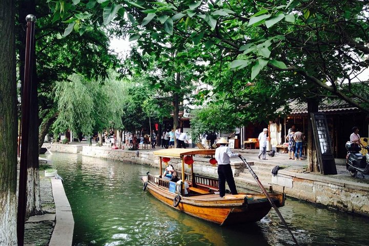 Shanghai Private Tour: Zhujiajiao Water Town and Boat Ride | wizardtrip