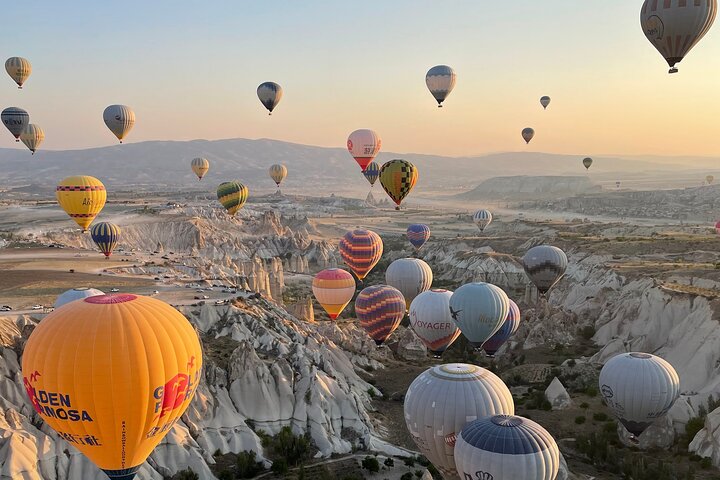 Ballongflygning vid soluppgången i Kappadokien / Discovery Balloons | wizardtrip