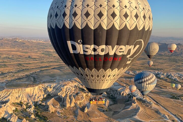 Vol en montgolfière au-dessus des vallées uniques et des cheminées de fées de la Cappadoce au lever du soleil, photo 9 | wizardtrip