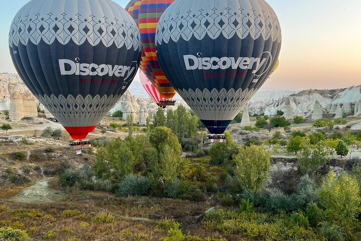 Vol en montgolfière au-dessus des vallées uniques et des cheminées de fées de la Cappadoce au lever du soleil, photo 10 | wizardtrip
