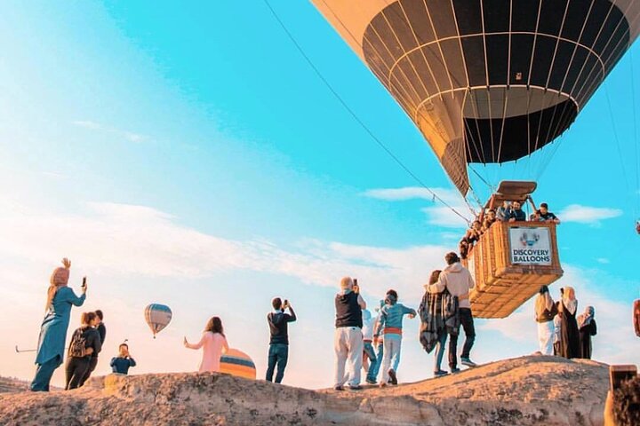 Vol en montgolfière au-dessus des vallées uniques et des cheminées de fées de la Cappadoce au lever du soleil, photo 14 | wizardtrip