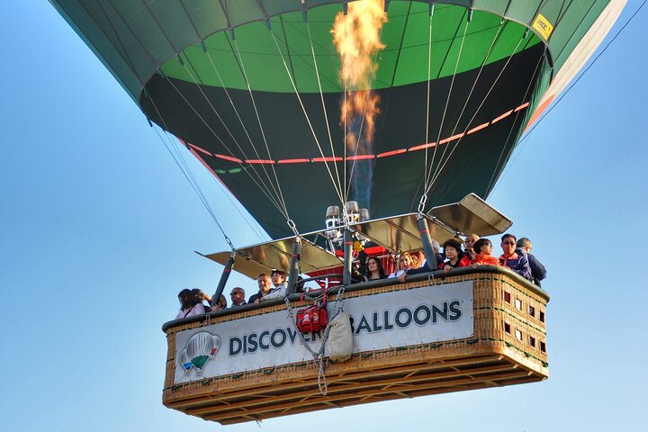 Vol en montgolfière au-dessus des vallées uniques et des cheminées de fées de la Cappadoce au lever du soleil, photo 15 | wizardtrip
