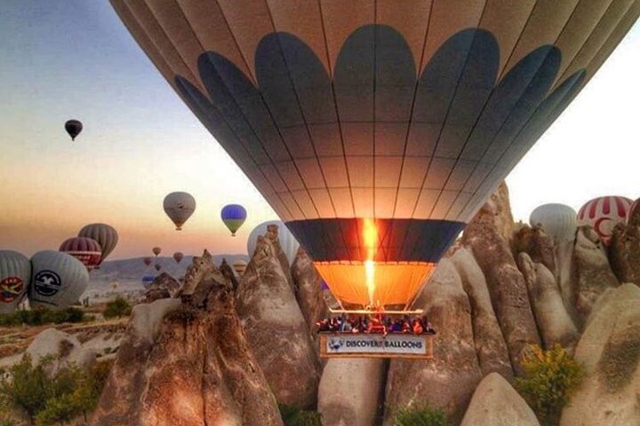Vol en montgolfière au-dessus des vallées uniques et des cheminées de fées de la Cappadoce au lever du soleil, photo 17 | wizardtrip