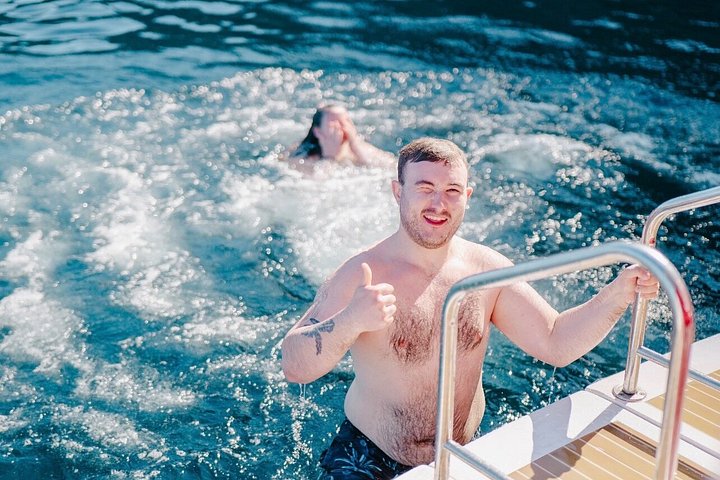 Miljövänlig yachttur på Teneriffa för val- och delfinskådning, med kustvyer och badmöjligheter, foto 23 | wizardtrip