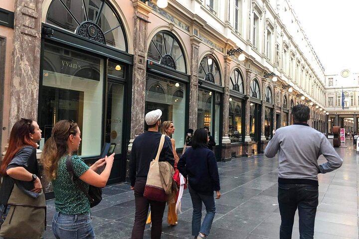 A guided walking and tasting tour in Brussels featuring chocolates, beer, waffles, and fries, photo 6 | wizardtrip