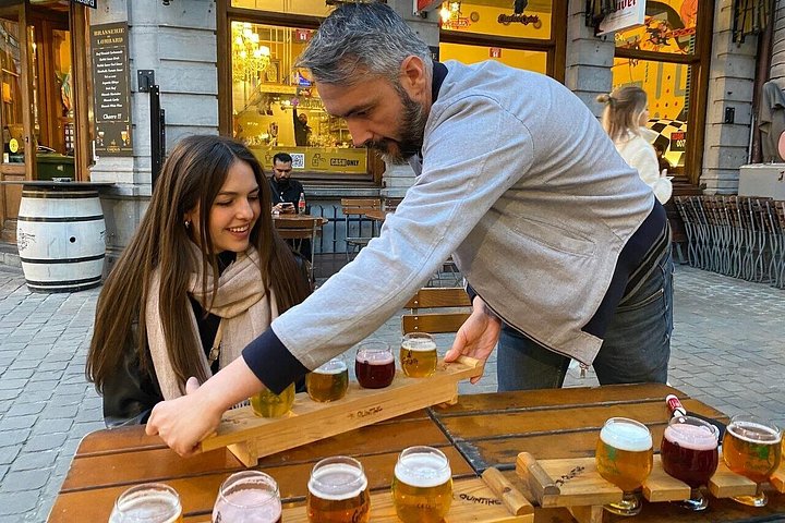 A guided walking and tasting tour in Brussels featuring chocolates, beer, waffles, and fries, photo 9 | wizardtrip