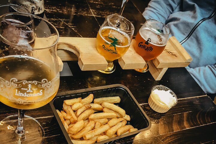 A guided walking and tasting tour in Brussels featuring chocolates, beer, waffles, and fries, photo 11 | wizardtrip