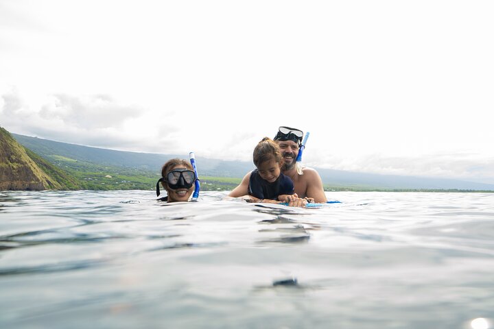 Afternoon snorkeling adventure in Kealakekua Bay, Big Island, Hawaii, featuring vibrant marine life and scenic coastal views, photo 11 | wizardtrip