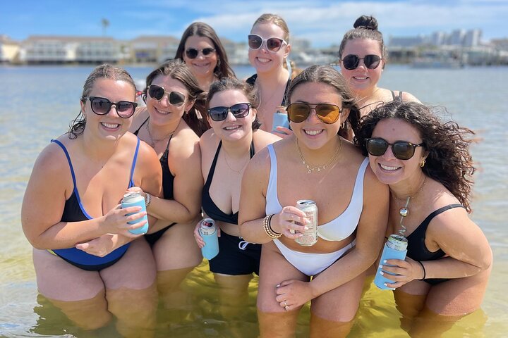 Goditi un tour in barca di 3 ore a Crab Island da Destin, con attività acquatiche e avvistamento di delfini, foto 8 | wizardtrip