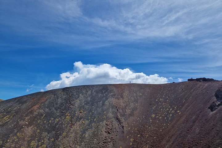 Passeio familiar explorando crateras, fluxos de lava e grutas do Etna, foto 7 | wizardtrip
