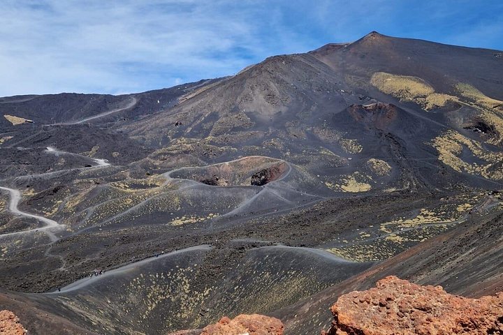 Passeio familiar explorando crateras, fluxos de lava e grutas do Etna, foto 10 | wizardtrip