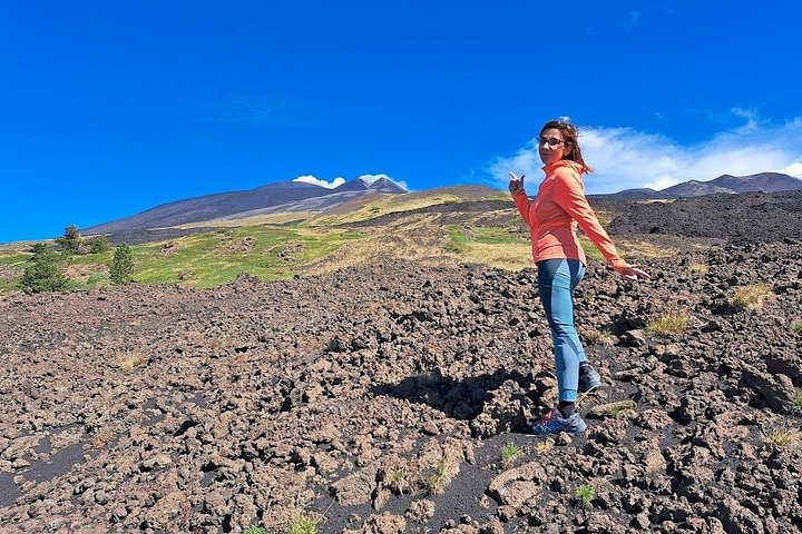 Passeio familiar explorando crateras, fluxos de lava e grutas do Etna, foto 11 | wizardtrip