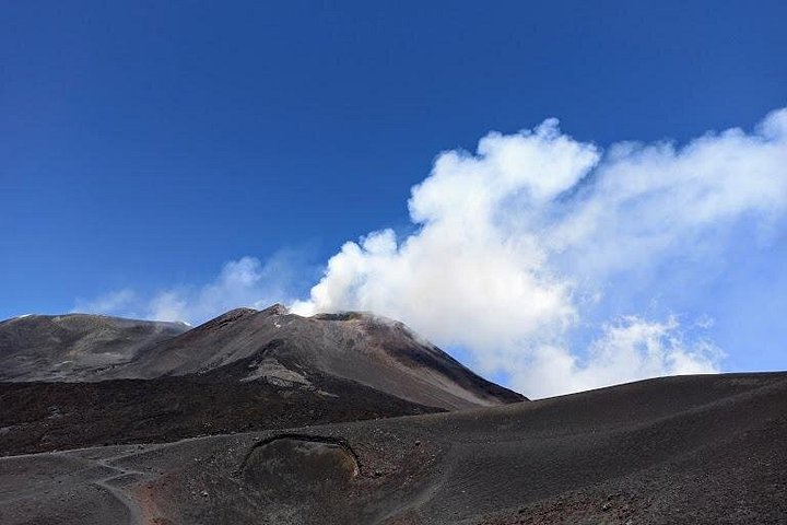 Passeio familiar explorando crateras, fluxos de lava e grutas do Etna, foto 12 | wizardtrip