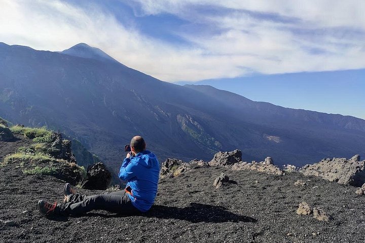 Passeio familiar explorando crateras, fluxos de lava e grutas do Etna, foto 20 | wizardtrip