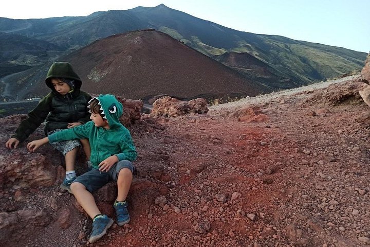 Passeio familiar explorando crateras, fluxos de lava e grutas do Etna, foto 22 | wizardtrip