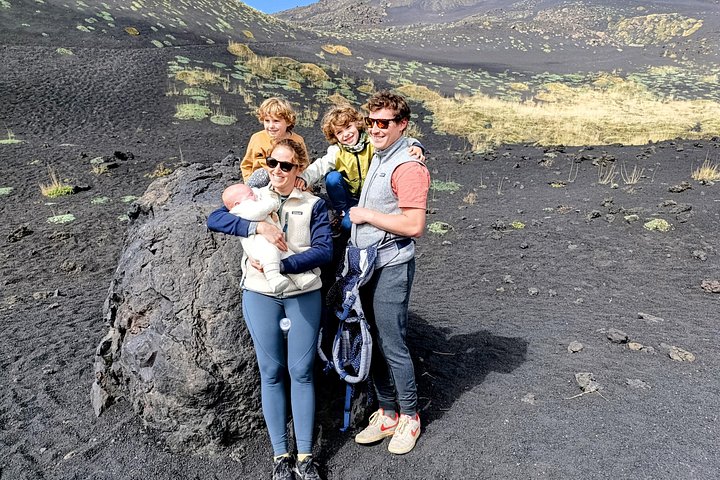 Passeio familiar explorando crateras, fluxos de lava e grutas do Etna, foto 24 | wizardtrip