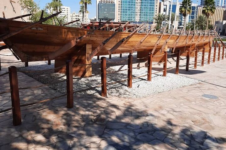 Explora los zocos históricos, los barcos tradicionales Abra y la vibrante cultura del Viejo Dubái en este tour guiado a pie, foto 9 | wizardtrip