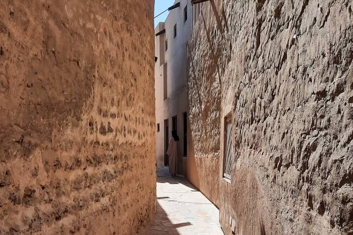 Explora los zocos históricos, los barcos tradicionales Abra y la vibrante cultura del Viejo Dubái en este tour guiado a pie, foto 11 | wizardtrip