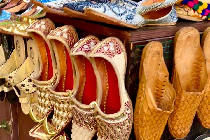 Explora los zocos históricos, los barcos tradicionales Abra y la vibrante cultura del Viejo Dubái en este tour guiado a pie, foto 22 | wizardtrip