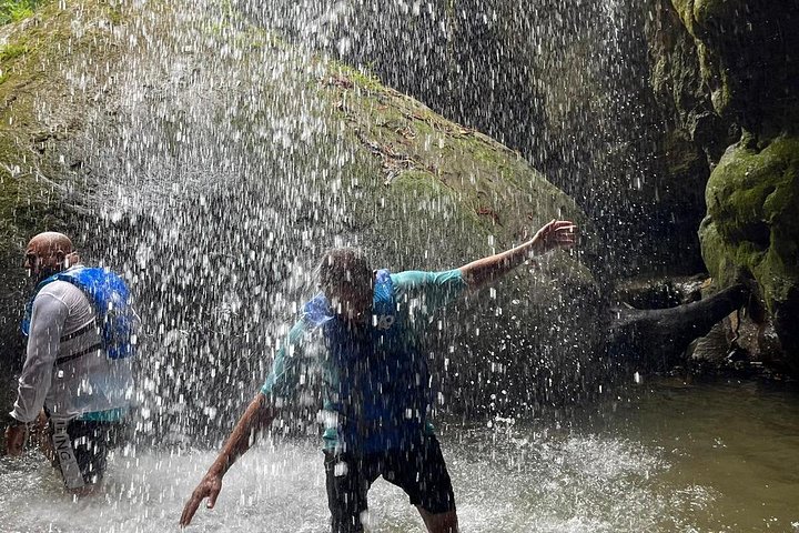 サンフアンでのアドベンチャーツアー：チャルコ・アズールでの洞窟水泳、滝、クリフダイビング、写真23 | wizardtrip