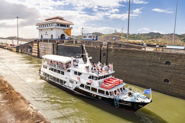 Teildurchfahrt des Panama-Kanals, einschließlich Schleusen und Brücken, Abfahrt von Panama City, Foto 8 | wizardtrip