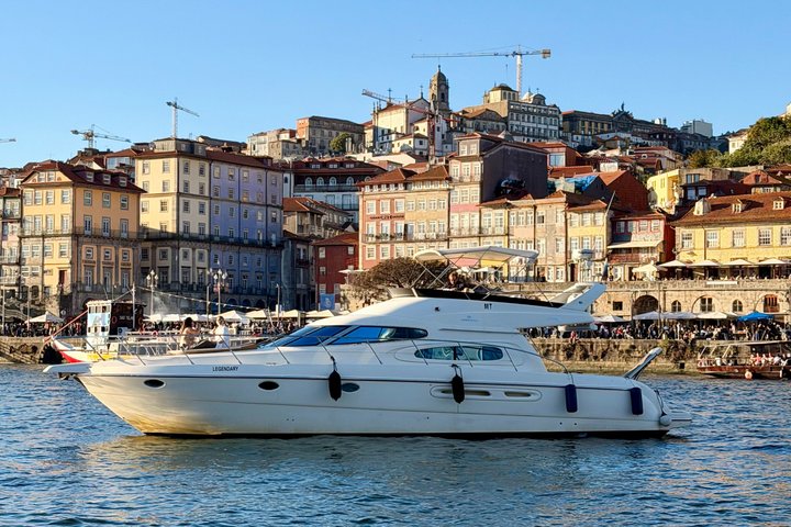 Porto: Privé Jacht Cruise met Lokale Wijn, Snacks en 6 Bruggen | wizardtrip
