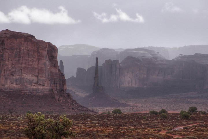 Tour guiado por el icónico circuito de Monument Valley, con impresionantes formaciones de roca roja y lugares cinematográficos, foto 9 | wizardtrip