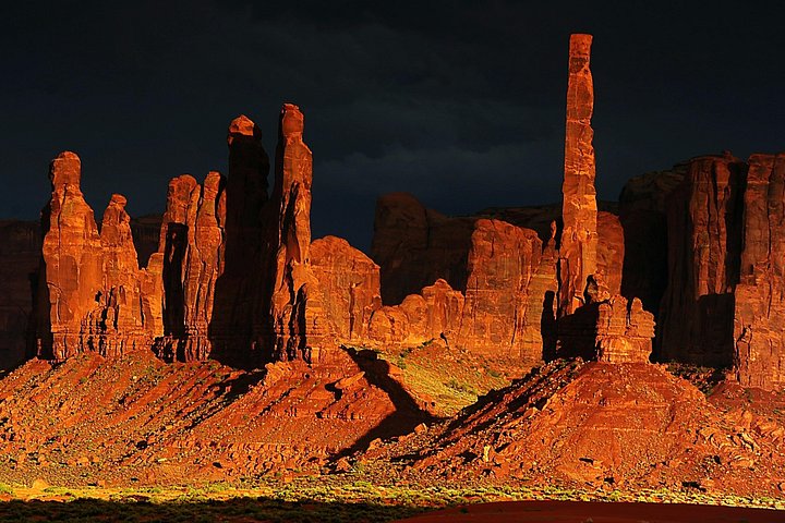 Tour guiado por el icónico circuito de Monument Valley, con impresionantes formaciones de roca roja y lugares cinematográficos, foto 13 | wizardtrip