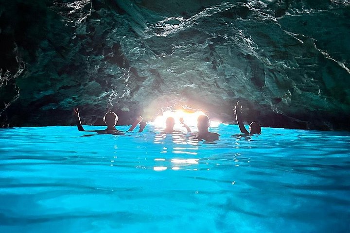 Speedboot tour die de Blauwe en Groene Grotten en Šunj Strand bij Dubrovnik verkent, foto 8 | wizardtrip