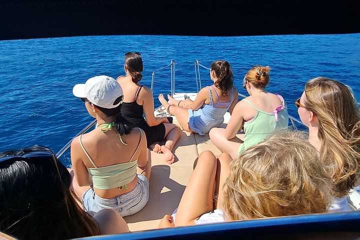 Speedboot tour die de Blauwe en Groene Grotten en Šunj Strand bij Dubrovnik verkent, foto 13 | wizardtrip