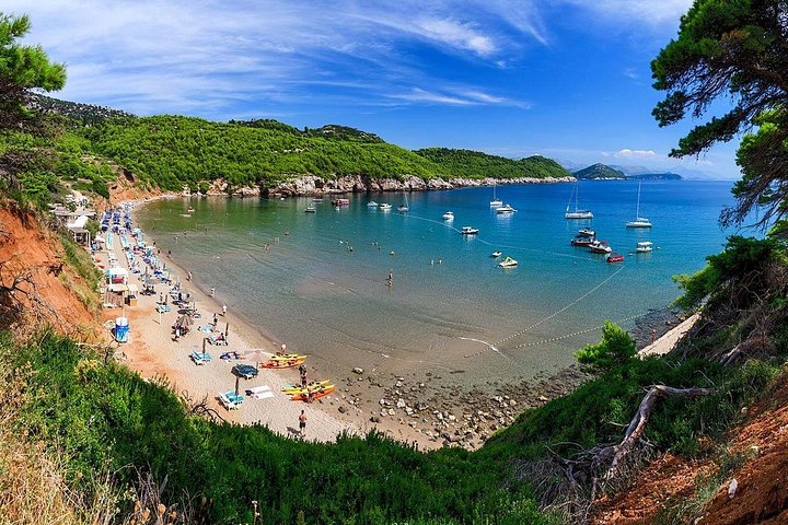 Speedboot tour die de Blauwe en Groene Grotten en Šunj Strand bij Dubrovnik verkent, foto 15 | wizardtrip