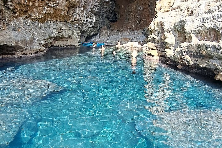 Speedboot tour die de Blauwe en Groene Grotten en Šunj Strand bij Dubrovnik verkent, foto 17 | wizardtrip