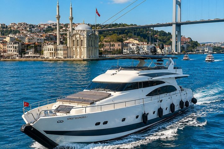 Croisière de Luxe sur le Bosphore à Istanbul avec arrêt sur la Rive Asiatique | wizardtrip