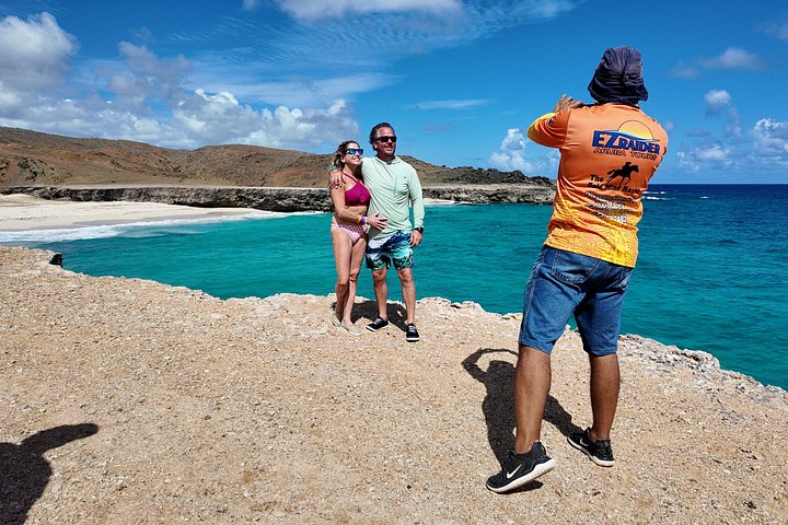 Jeep-safariäventyr som utforskar Arikok National Park, Aruba, inklusive naturlig pool och grottor, foto 3 | wizardtrip