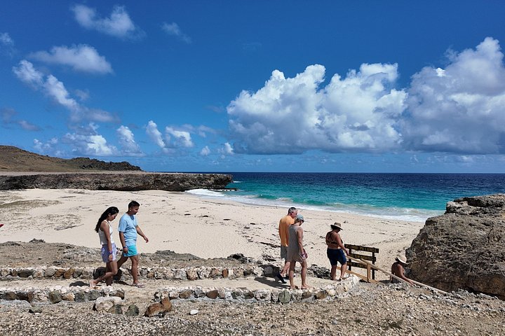 Jeep-safariäventyr som utforskar Arikok National Park, Aruba, inklusive naturlig pool och grottor, foto 5 | wizardtrip
