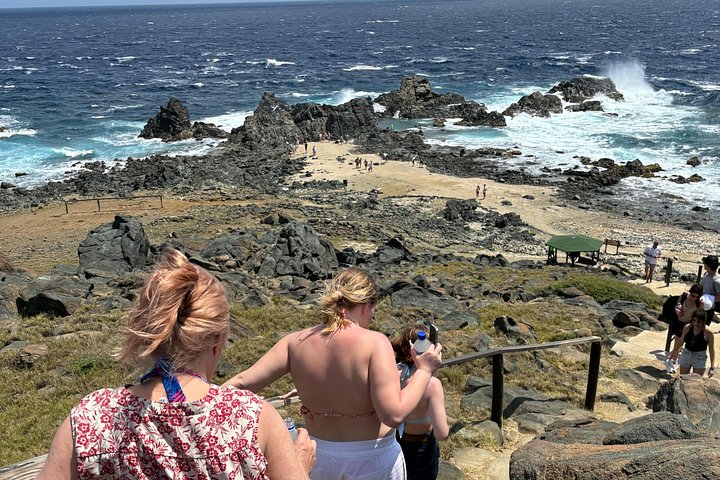 Jeep-safariäventyr som utforskar Arikok National Park, Aruba, inklusive naturlig pool och grottor, foto 8 | wizardtrip