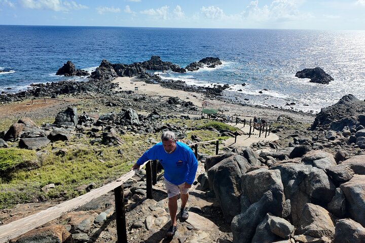 Jeep-safariäventyr som utforskar Arikok National Park, Aruba, inklusive naturlig pool och grottor, foto 12 | wizardtrip
