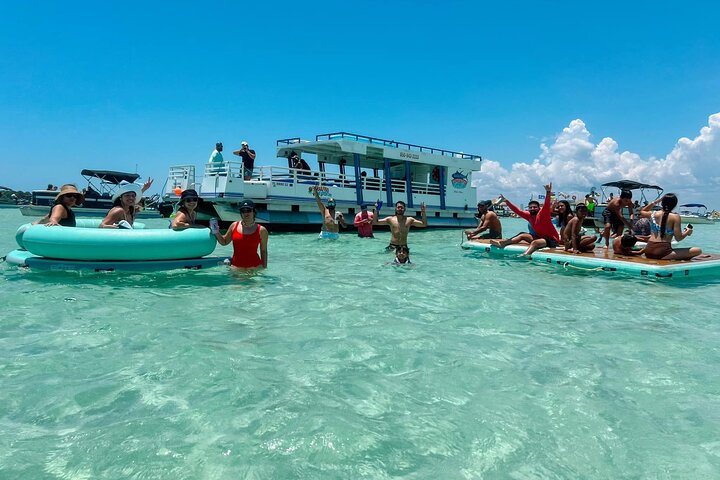 Genießen Sie eine lustige Tiki-Bootsfahrt zum Crab Island in Destin zum Schwimmen und Entspannen, Foto 16 | wizardtrip