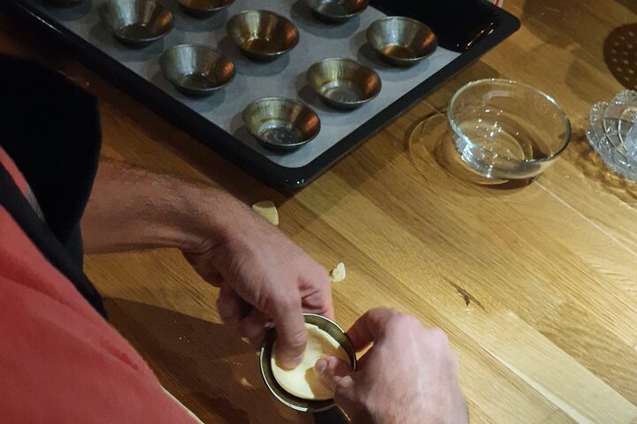 Leer traditionele Portugese Pastel de Nata eiertaartjes bakken in een praktische les in Lissabon, foto 8 | wizardtrip