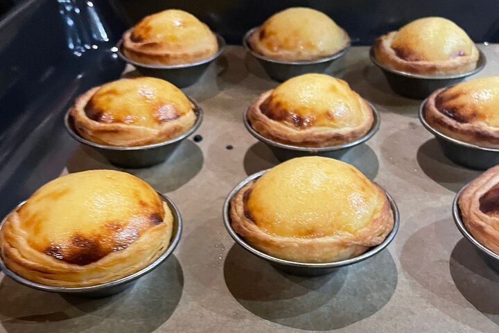Leer traditionele Portugese Pastel de Nata eiertaartjes bakken in een praktische les in Lissabon, foto 10 | wizardtrip