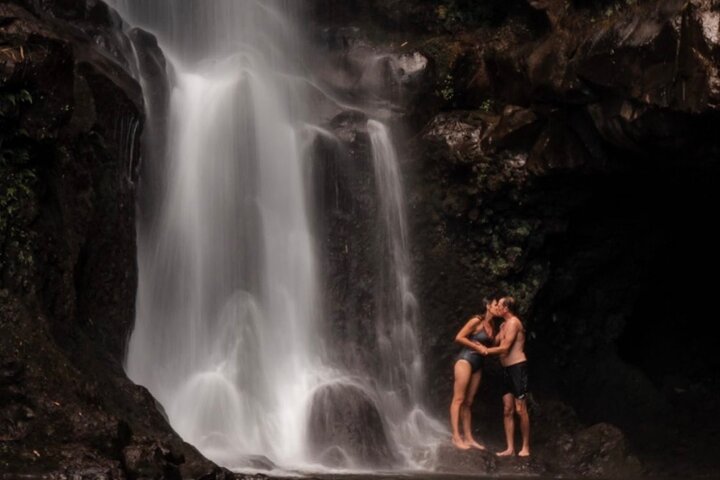 Private VIP-Tour entlang Mauis malerischer Road to Hana mit Wasserfällen, Stränden und üppigen Landschaften, Foto 11 | wizardtrip